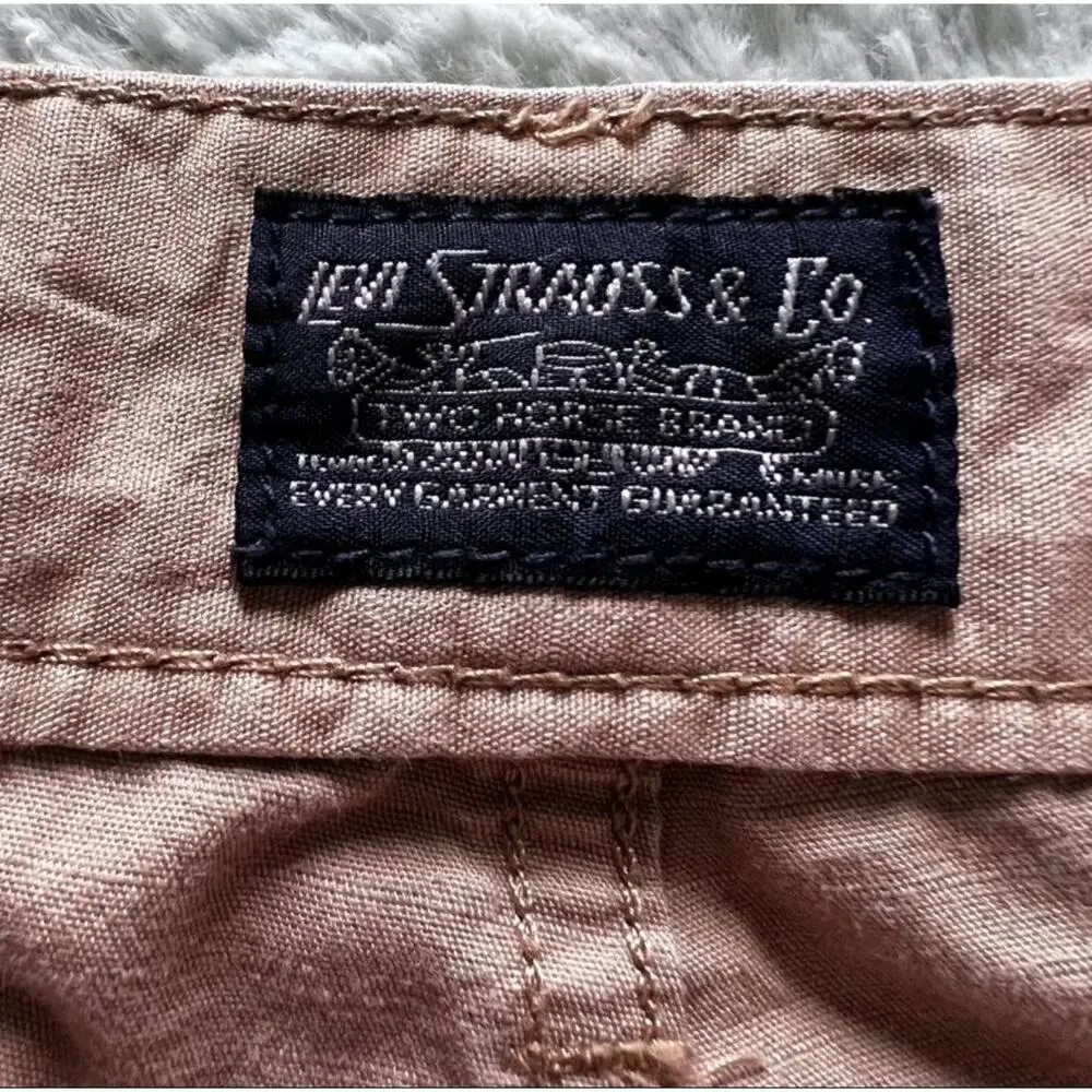 Levi’s Men’s Size 32 beige Cargo Shorts